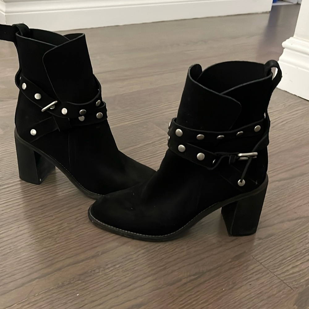See By Chloe Janis bootie